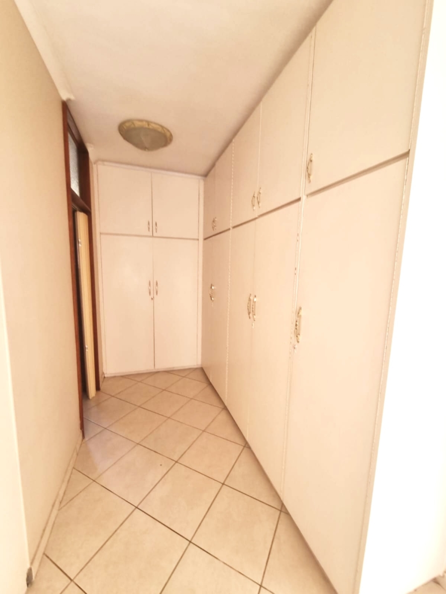 5 Bedroom Property for Sale in Vierlanden Western Cape